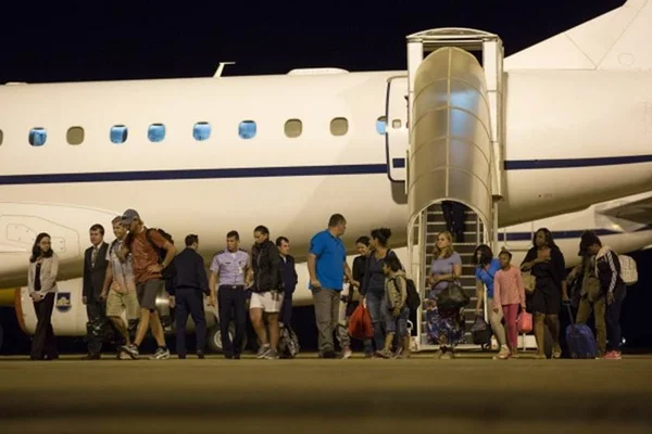 Avião da FAB resgata 14 pessoas em ilha atingida pelo furacão Irma