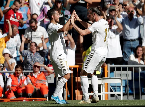 Real Madrid sofre, mas derrota Granada e mantém liderança no Espanhol
