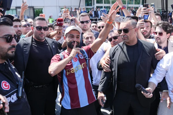 Foto colorida de Mohamed Salah - Metrópoles