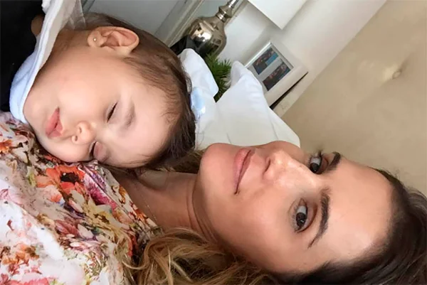 Deborah Secco e filha são atacadas e ameaçadas na internet