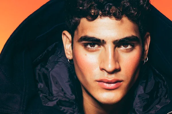Direto de Brasília: o modelo Jhonattan Burjack conquistou fama mundial