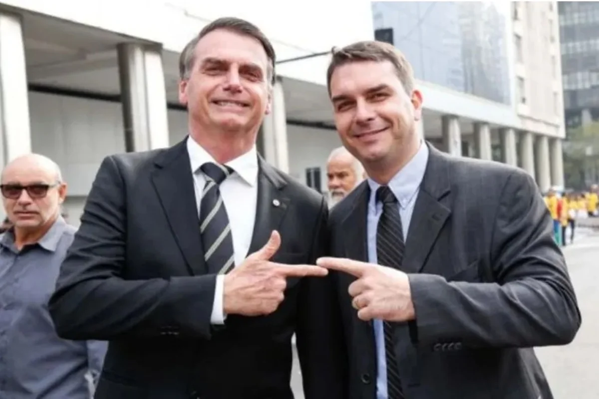 Bolsonaro recorre após censura a Flávio: crise revela reforma política brasil