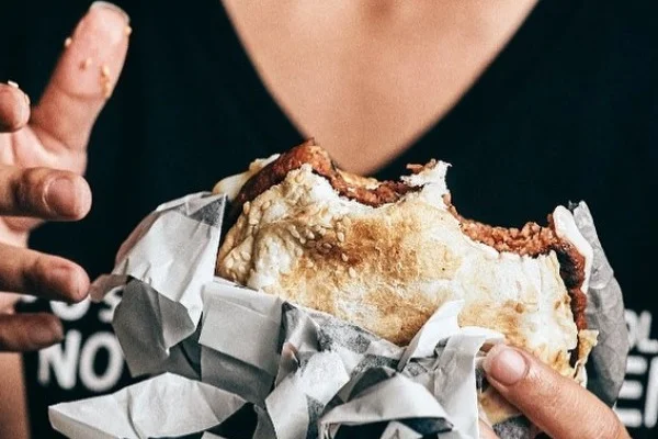 Futuro Burger: parece carne, cheira a carne, tem sabor de carne
