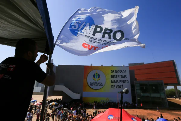 Enquanto GDF deve pecúnias, CLDF e TCDF pagam bolada a servidores