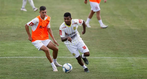 Renatinho em treino do Brasiliense