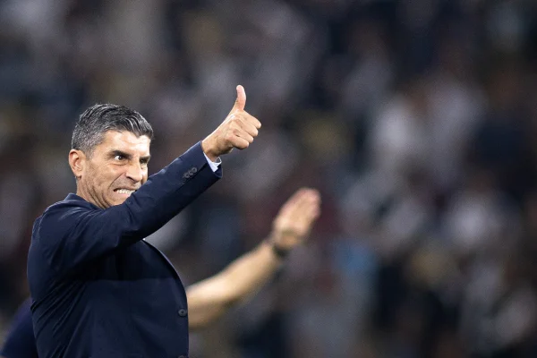 Pedro Emanuel vê evolução do Vasco e mira título da Copa do Brasil