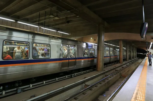 Liminar determina que 30% da frota de ônibus e metrô circulem no DF