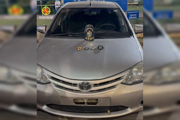 Carro roubado em MG é encontrado no DF com jovens entre 14 e 19 anos