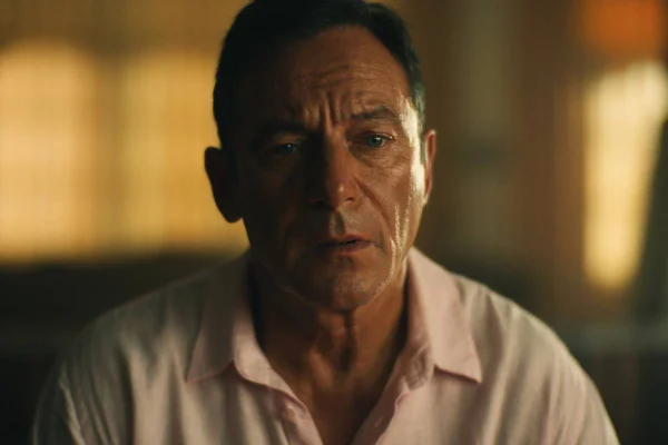 Jason Isaacs em cena da 3ª temporada de The White Lotus - Metrópoles