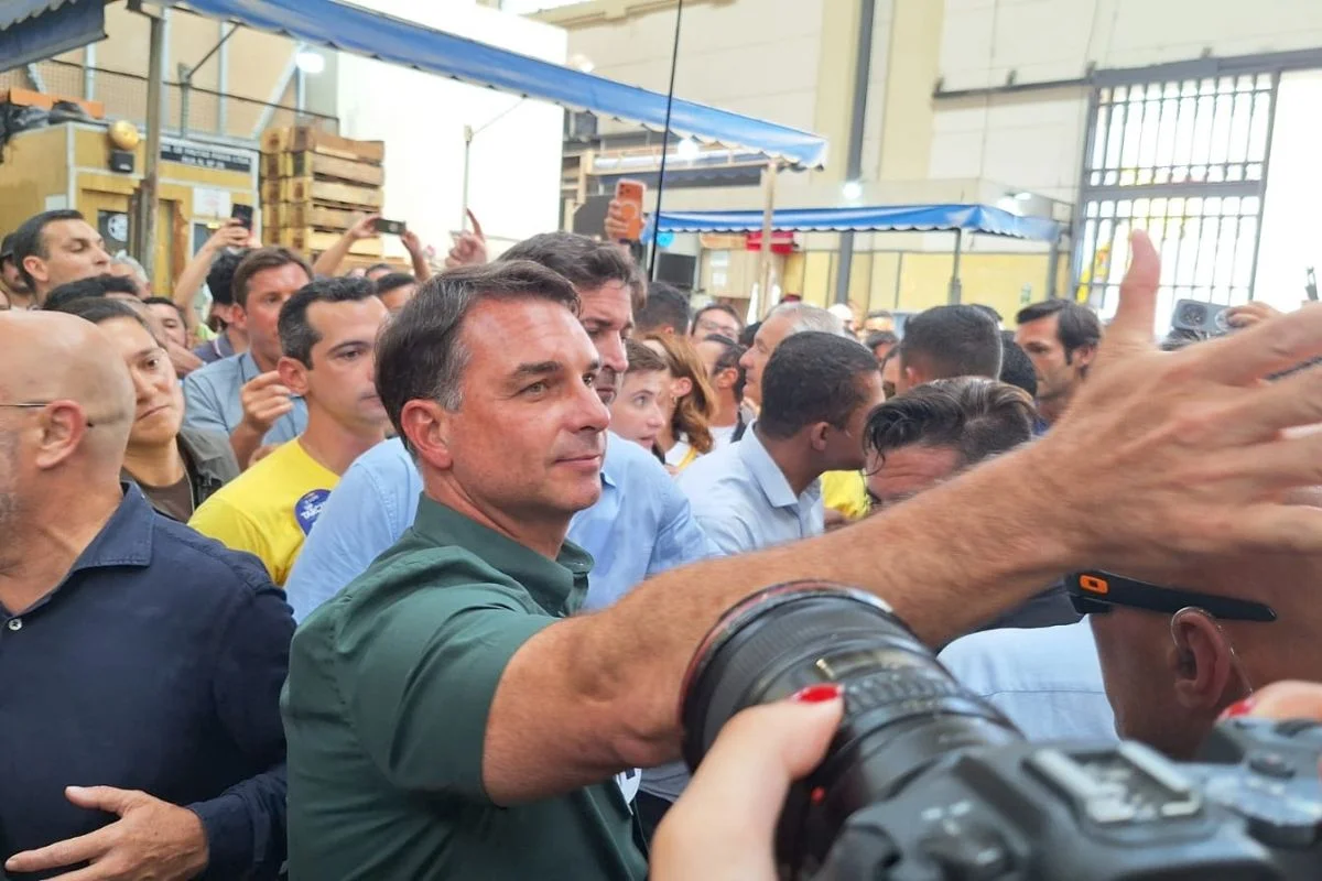 Flávio Bolsonaro visitou Mercado Municipal de São Paulo Flávio Bolsonaro visitou Mercado Municipal de São Paulo