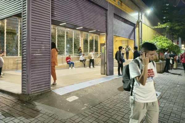Polícia, câmeras e queixas não freiam roubos de celulares em Pinheiros - destaque galeria