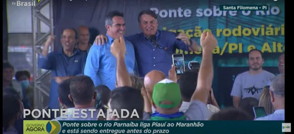 Ciro Nogueira e Bolsonaro em evento falam ao público, que reage em comemoração. Ambos estão sem máscara e sorriem - Metrópoles