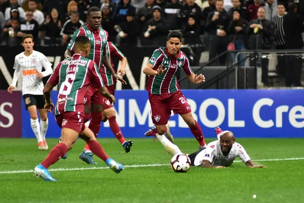 Fluminense se defende bem e empata com Corinthians em Itaquera