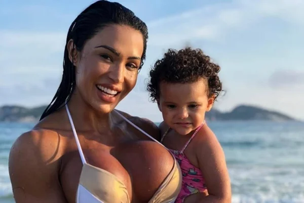 Gracyanne Barbosa mostra neta malhando: “Suada”