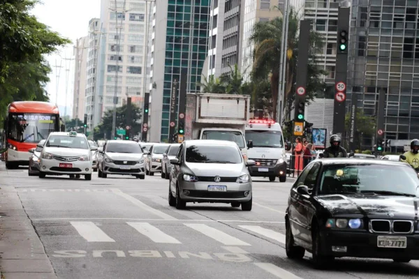 Prazo para pagamento da cota única ou da primeira parcela do IPVA 2025 SP de carros com placa final 2 acaba hoje (14/1) - Metrópoles