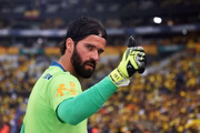 Alisson também é titular da Seleção Brasileira.