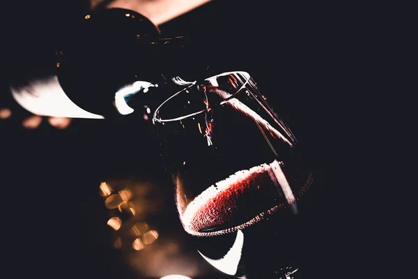 Vinhos e fetiches: saiba o que inspirou o formato das taças