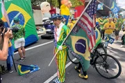 Na Paulista, Flávio poupa voz para debate e volta a atacar o PT - imagem 2 Na Paulista, Flávio poupa voz para debate e volta a atacar o PT - imagem 2