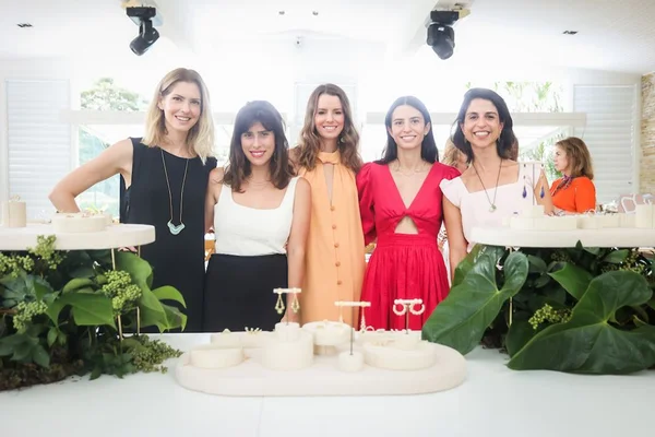 Gabi Constantino, Nathy Abi-Ackel e Susan Neves fazem almoço com joias