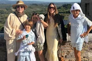 Patrícia Abravanel viajou com os filhos e a mãe