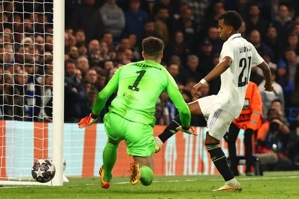 Rodrygo, o “Raio”, em dia de Ronaldo e Maradona