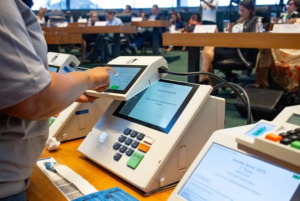 TRE-DF sorteia urnas que passarão por auditoria no 1º turno: “Confiáveis” - destaque galeria TRE-DF sorteia urnas que passarão por auditoria no 1º turno: “Confiáveis” - destaque galeria