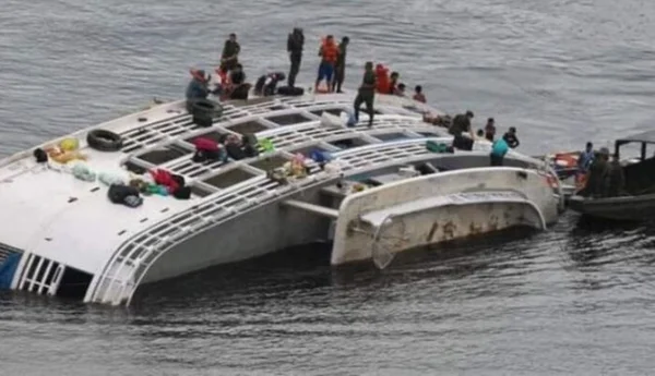 Embarcação colide com pedra e naufraga no Amazonas