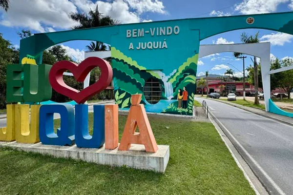 Município de Juquiá. Contrato irregular para transporte escolar contratado pela prefeitura foi constatado pelo TCE-SP - Metrópoles