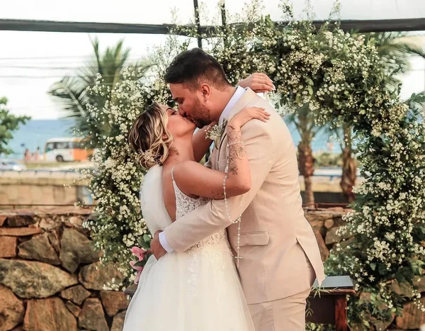 Baiana viraliza nas redes sociais ao explicar que casou com irmão da irmã