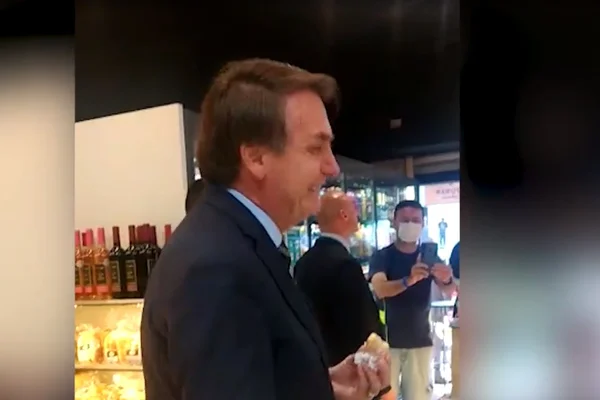 DF Legal orienta padaria onde Bolsonaro comeu no balcão