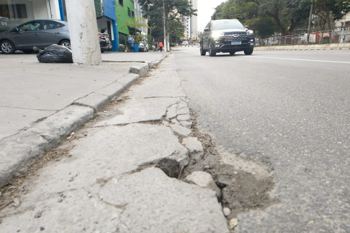 Falha no pavimento em São Paulo Falha no pavimento em São Paulo