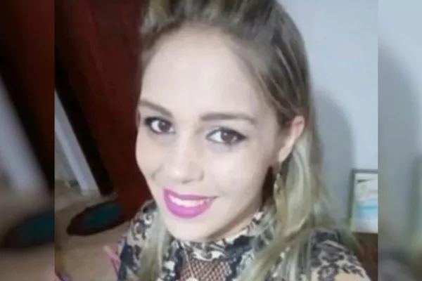 Luana Mendes, de 31 anos, foi encontrada morta na cozinha de casa, em Pires do Rio, Goiás