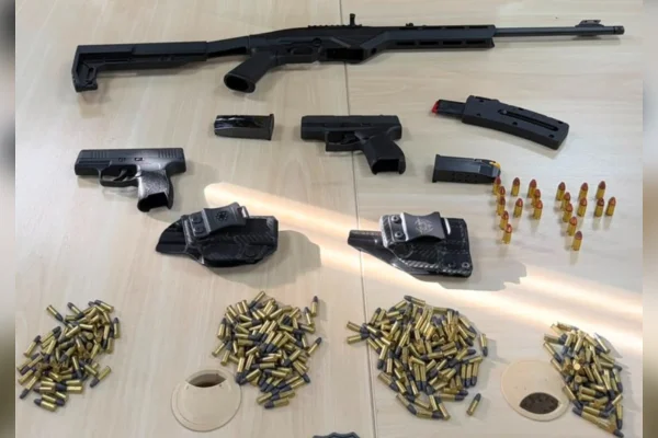 PF investiga fraude em CAC e apreende fuzil e pistolas em operação