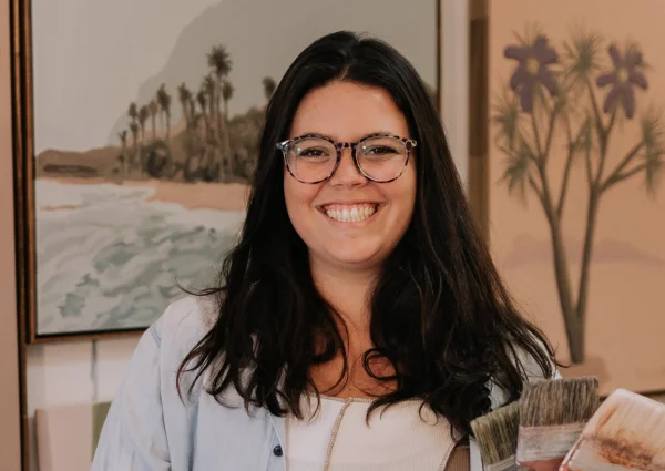 Quem é a artista Paula Calderón, da mostra Constelações Contemporâneas