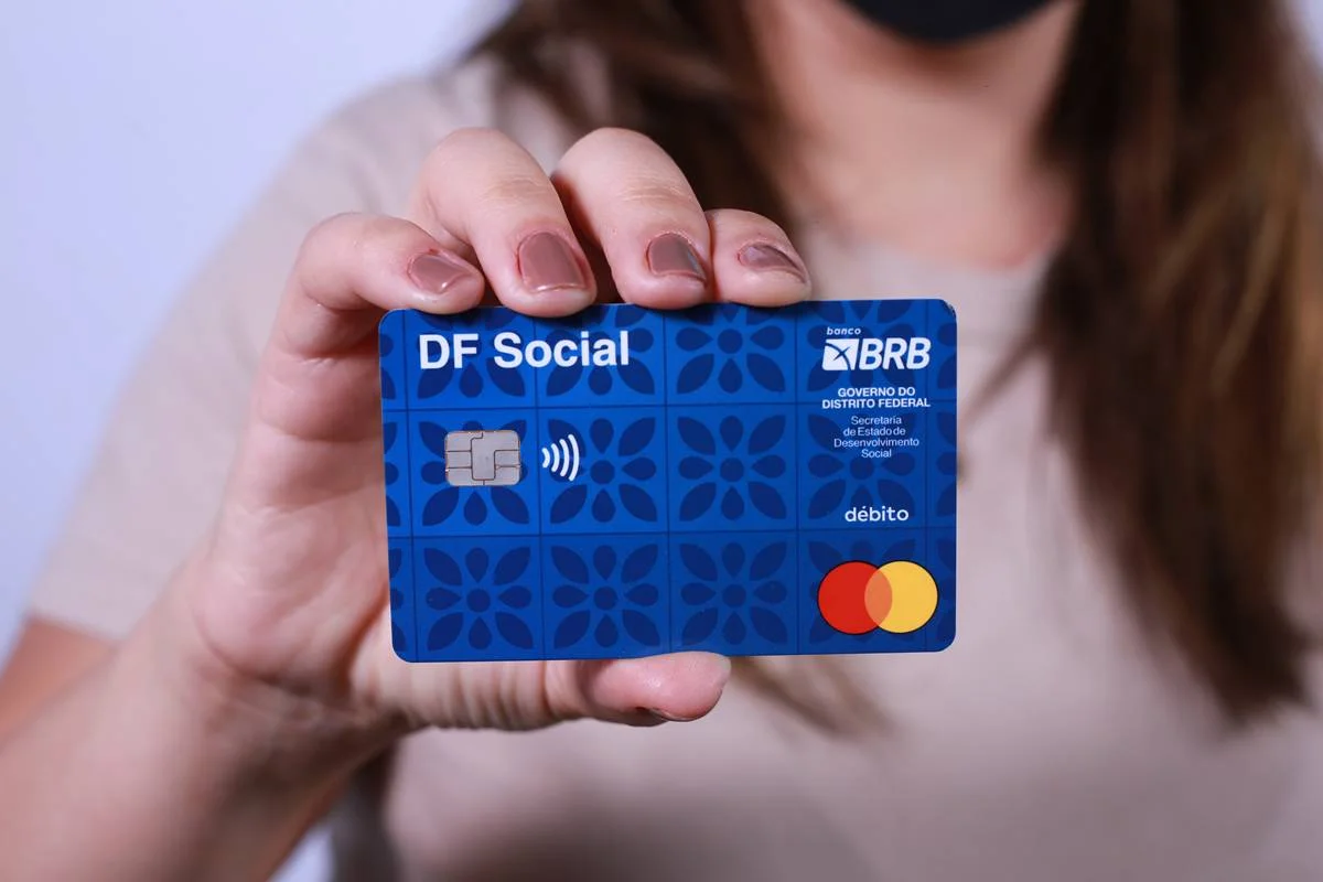 Beneficiários contemplados pelo DF Social deverão abrir conta social no Banco de Brasília (BRB) Beneficiários contemplados pelo DF Social deverão abrir conta social no Banco de Brasília (BRB)