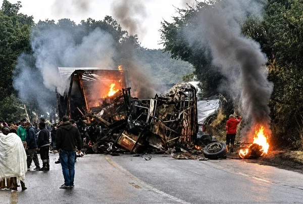 acidente BR-251 Santa Cruz de Salinas (MG), 8 morte e 10 feridos