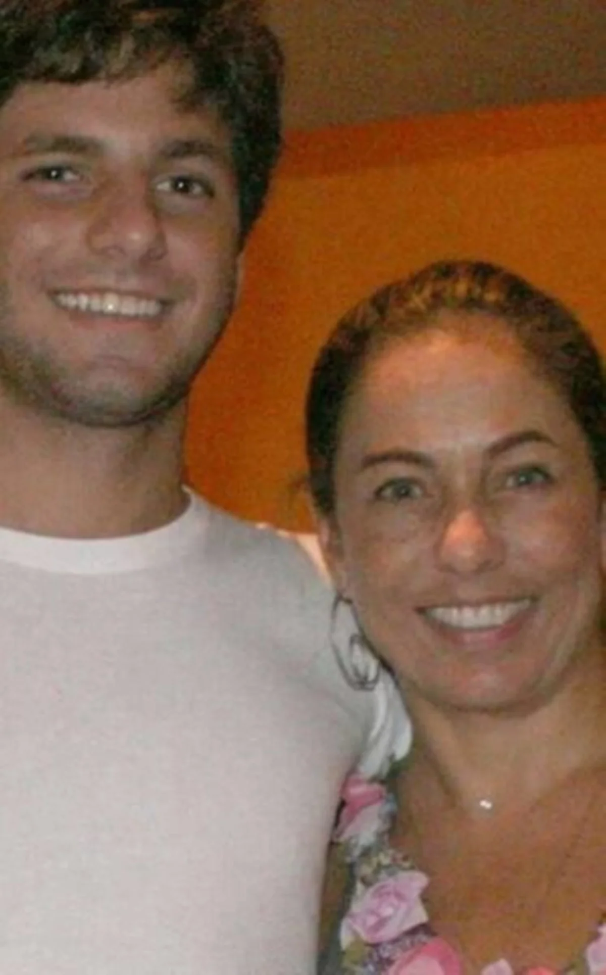 Cissa Guimarães e Rafael Mascarenhas são clicados sorridentes Cissa Guimarães e Rafael Mascarenhas são clicados sorridentes