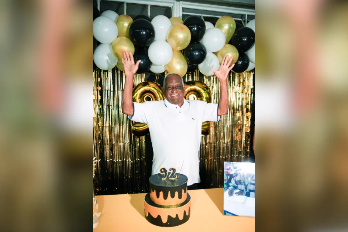 Aos 92 anos, aluno da EJA celebra aniversário na escola em BH Aos 92 anos, aluno da EJA celebra aniversário na escola em BH