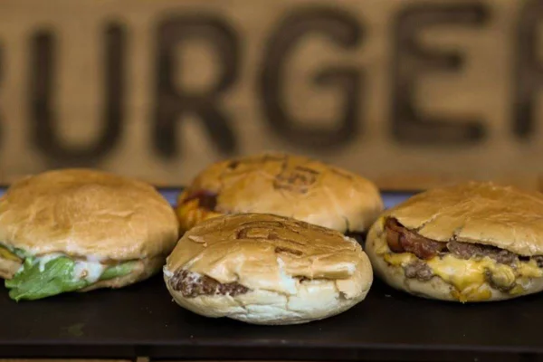 Hamburgueria Ammo Burger oferece rodízio de smashes a R$ 64,90