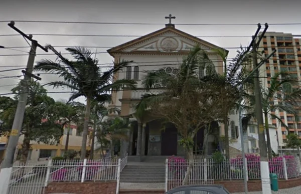 Homem armado invade igreja e rouba fiéis em São Paulo