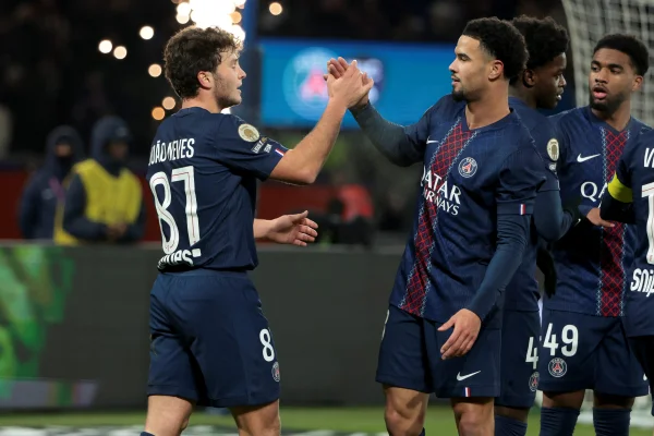 Foto colorida de PSG x Tottenham - Metrópoles