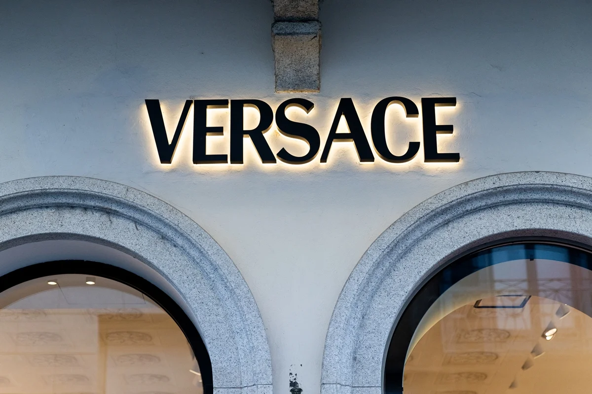Prada compra a Versace e ganha espaço entre conglomerados de luxo