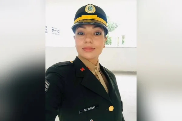 Sargento do Exército estava rendida quando foi baleada na cabeça