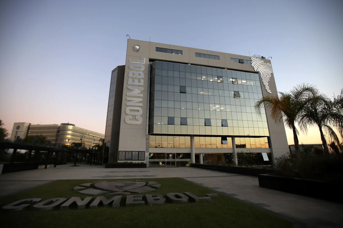 Conmebol mantém neutralidade sobre privatização proposta pela Fifa