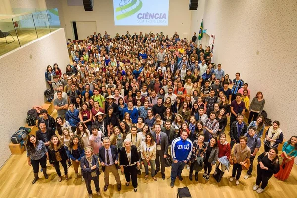 Ciência Sem Fronteiras: 24 mil bolsistas correm risco de devolver dinheiro