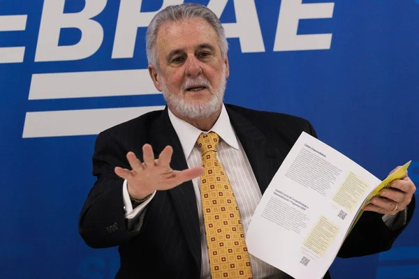 Guedes garantiu auxílio até que todos sejam vacinados, diz Sebrae