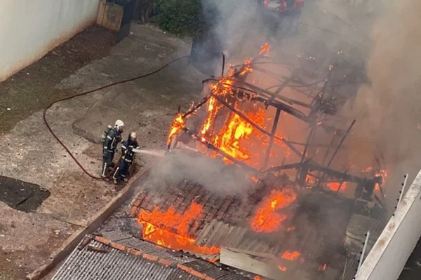 Incêndio deixa uma pessoa morta no Paraná