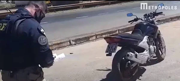 PRF apreende moto com multa acumulada