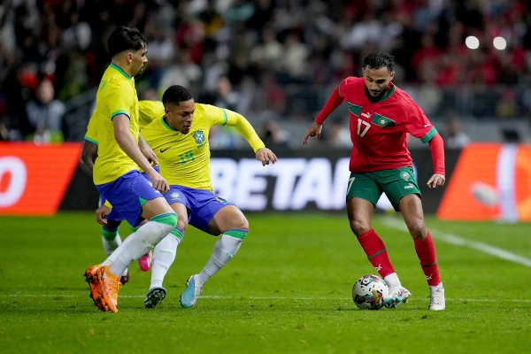 No primeiro jogo pós-Copa, Brasil perde para Marrocos por 2 x 1