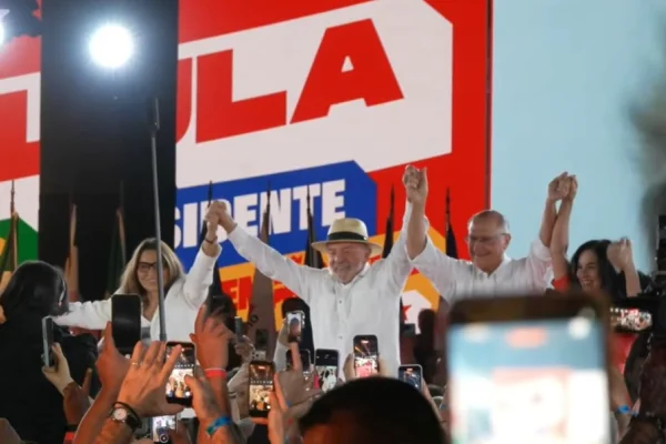 O presidente Lula na convenção do PT em SP que confirmou sua candidatura à reeleição - Metrópoles